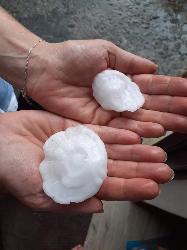 Taki grad spadł w Szklarach w gminie Jerzmanowice-Przeginia /Gorąca Linia RMF FM