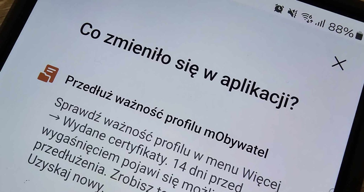 Taki komunikat na telefony dostają użytkownicy aplikacji mObywatel.