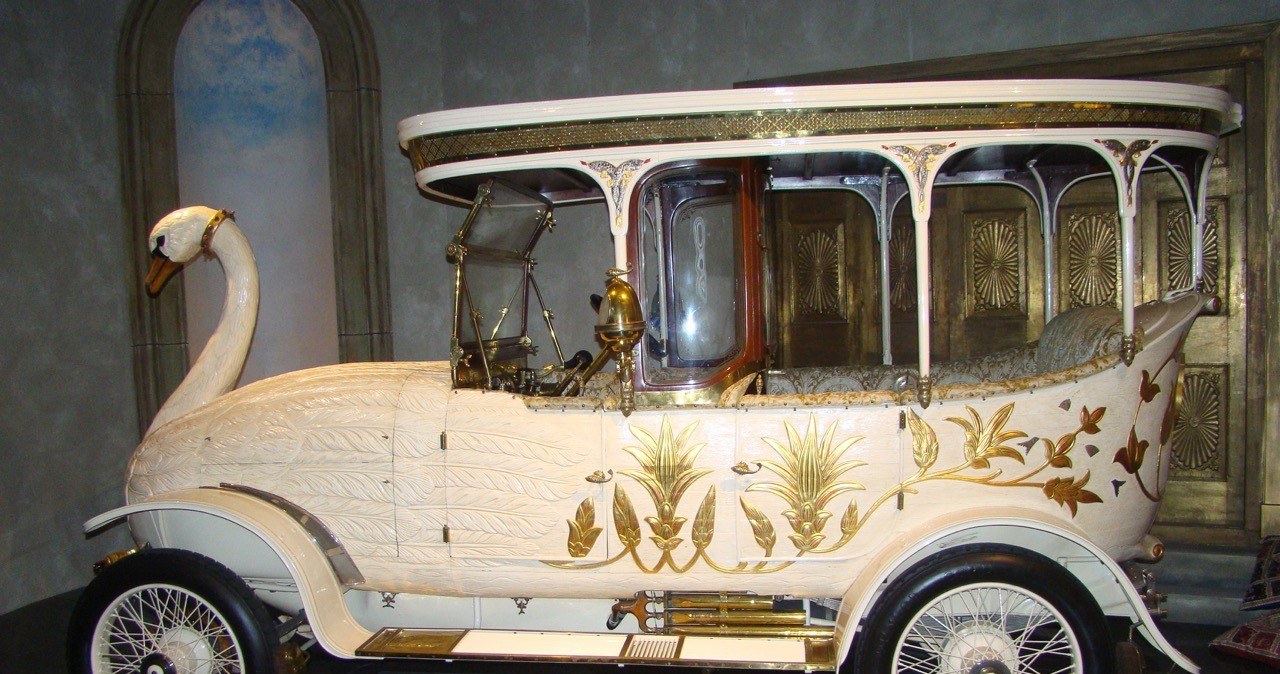 Taki samochód powstał w 1910 r. na zlecenie Roberta Nicholla "Scotty" Matthewsona, ekscentrycznego i bogatego Szkota, mieszkającego w Kalkucie /INTERIA.PL