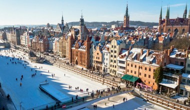 Taki widok na zabytki Gdańska nie zdarza się często. Zamarznięta Motława hitem zimy