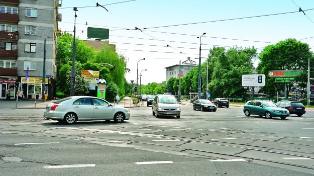 Taki widok nie należy do rzadkich. Szczególnie na zatłoczonych skrzyżowaniach. /Motor