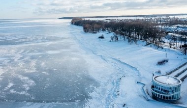 Taki widok zdarza się co parę lat. Przy jakiej temperaturze zamarza Bałtyk?