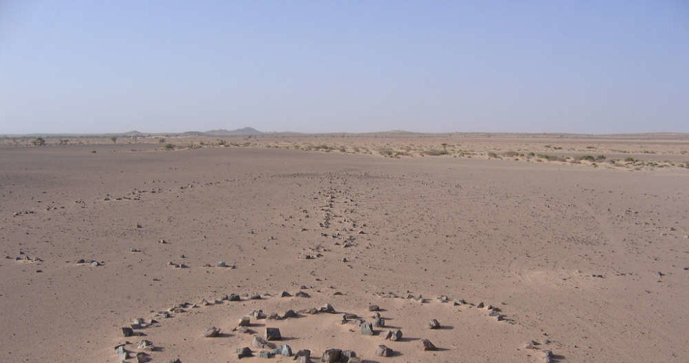 Takich monumentów na Saharze jest całkiem sporo /materiały prasowe