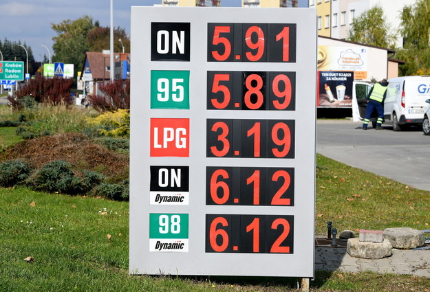 Takie były w czwartek ceny paliw na jednej ze stacji benzynowych w Rzeszowie /Darek Delmanowicz /PAP