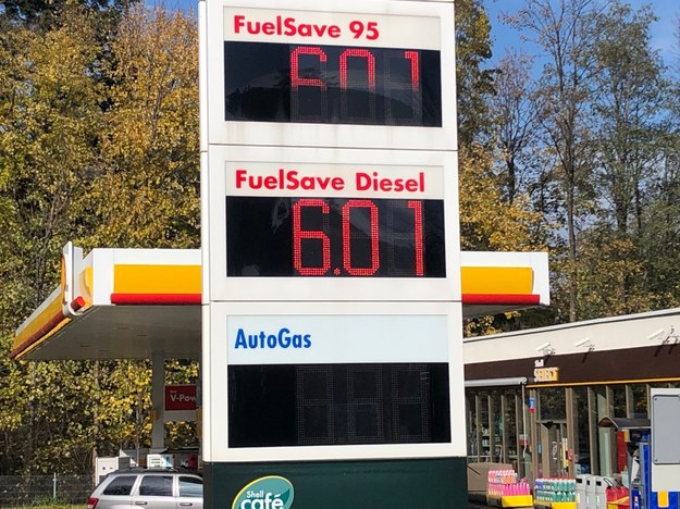 Takie ceny paliwa były wczoraj na jednej ze stacji benzynowych w Zakopanem /Maciej Pałahicki /RMF FM
