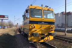 Takie drezyny rozpędzą się do 100 km/h, mają żuraw i potrafią odśnieżać tory