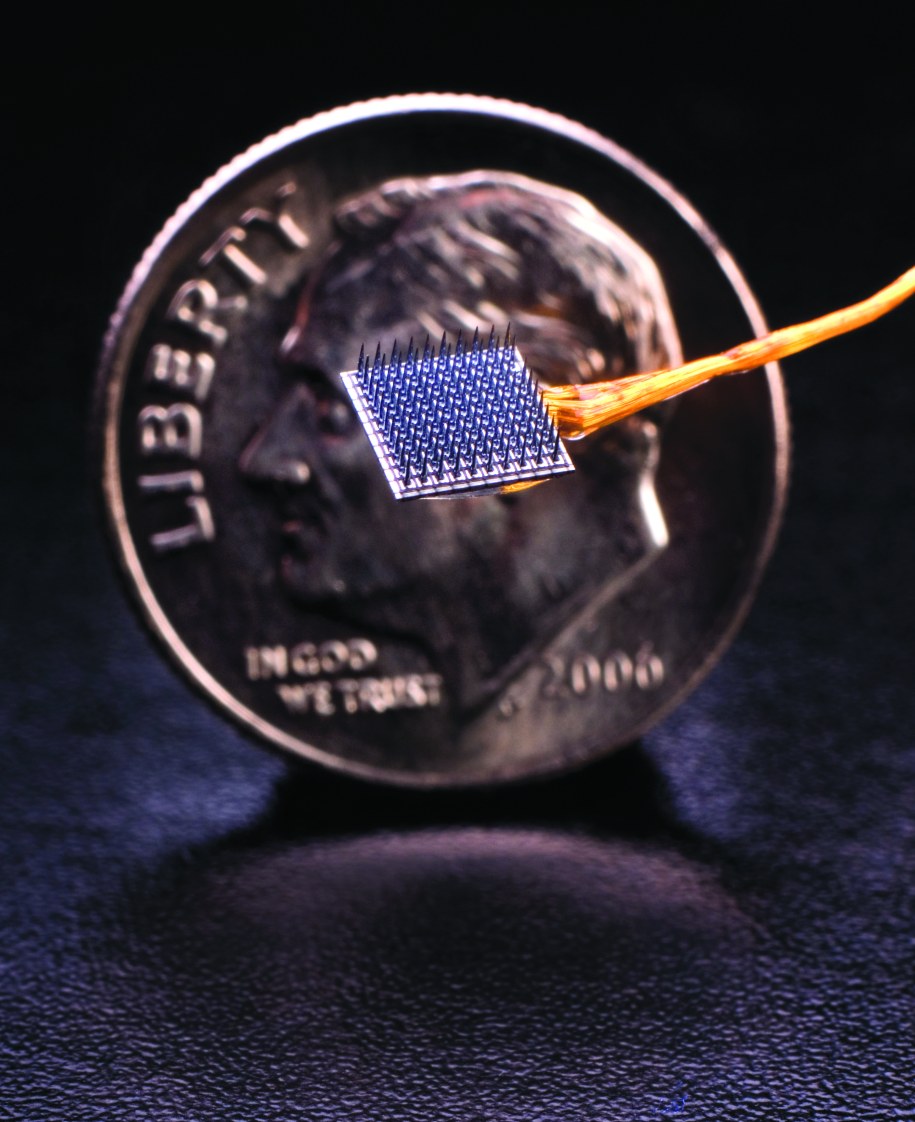 Takie elektrody zbierają sygnały rejonu kory ruchowej mózgu /BrainGate.org /Materiały prasowe