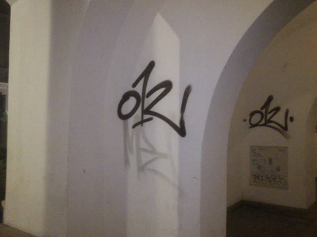 Takie graffiti pojawiło się aż na 9 kamienicach w centrum Krakowa. /Maciej Grzyb /RMF FM
