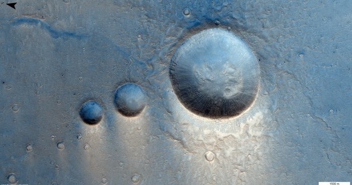 Takie kratery występują na Marsie /materiały prasowe