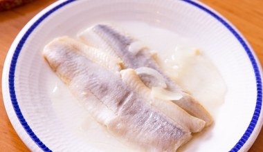 Takie postne śledzie robiła moja mama. Smaczne, że można jeść cały rok