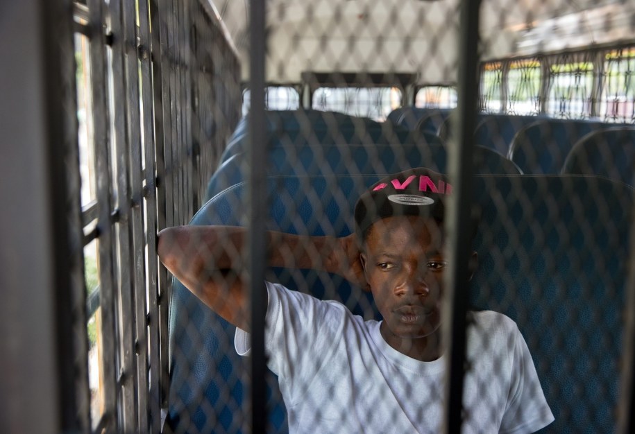 Takie próby ominięcia kontroli notowane są codziennie / 	ORLANDO BARRIA    /PAP/EPA