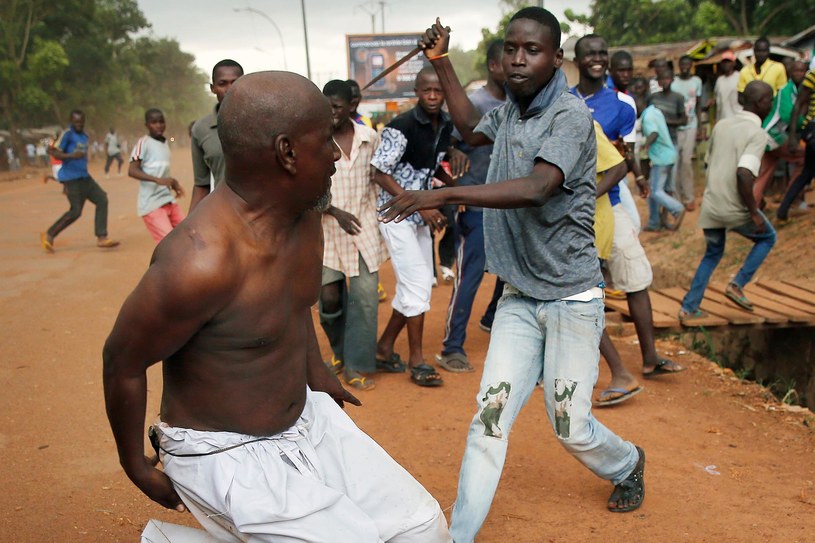 Takie sceny nie są niczym dziwnym na ulicach miast Republiki Środkowej Afryki /AFP