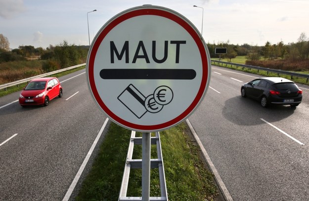 Takie znaki już wkrótce staną przy niemieckich autostradach /BERND WUESTNECK  /PAP/EPA