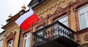 Takiej flagi nie wolno wywieszać! Najczęstsze pomyłki Polaków podczas świąt narodowych