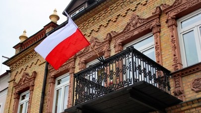 Takiej flagi nie wolno wywieszać! Najczęstsze pomyłki Polaków podczas świąt narodowych