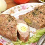 Takiej pieczeni jeszcze nie próbowałeś. Delikatne mięso drobiowe i ugotowane jajko 