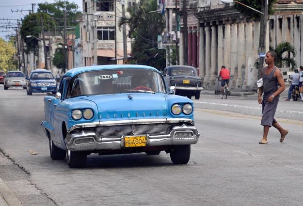Takimi samochodami jeżdżą Kubańczycy /AFP