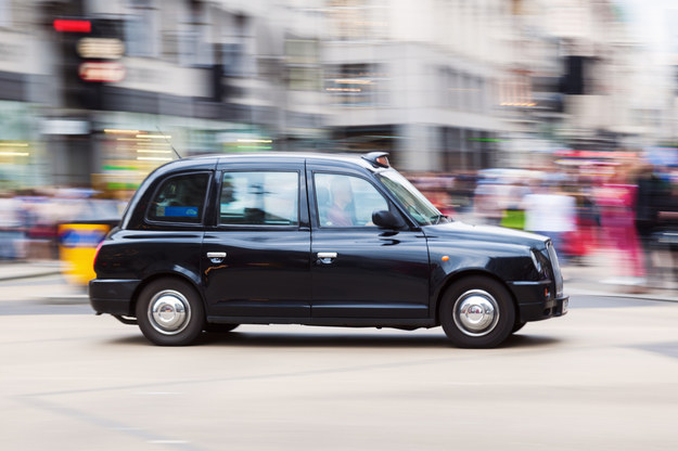 Taksówka w Londynie /Shutterstock