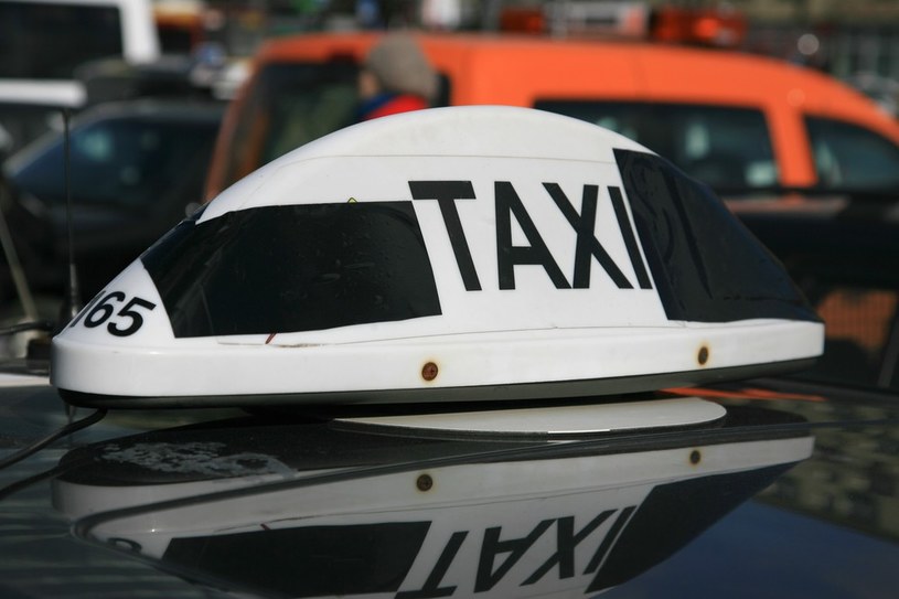 Taksówkarze chcą jeździć po buspasach /Jacek Waszkiewicz /Reporter