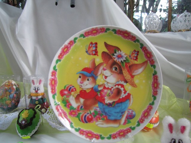 Talerz ozdobiony metodą decoupage /Agnieszka Wyderka /RMF FM