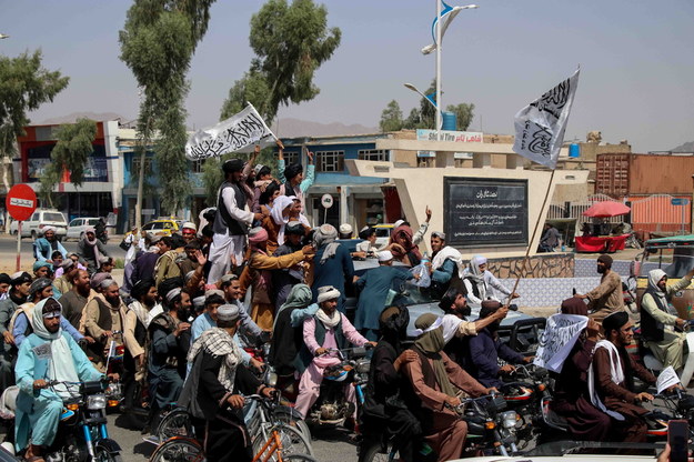Talibowie na ulicach Kandaharu. /STRINGER /PAP/EPA