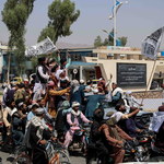 Talibowie świętują "pokonanie" USA. Gospodarka Afganistanu bliska załamania