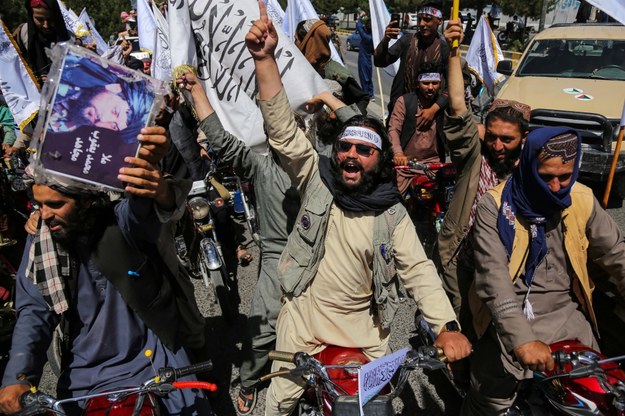 Talibowie świętują przejęcie władzy w Afganistanie /SAMIULLAH POPAL /PAP/EPA
