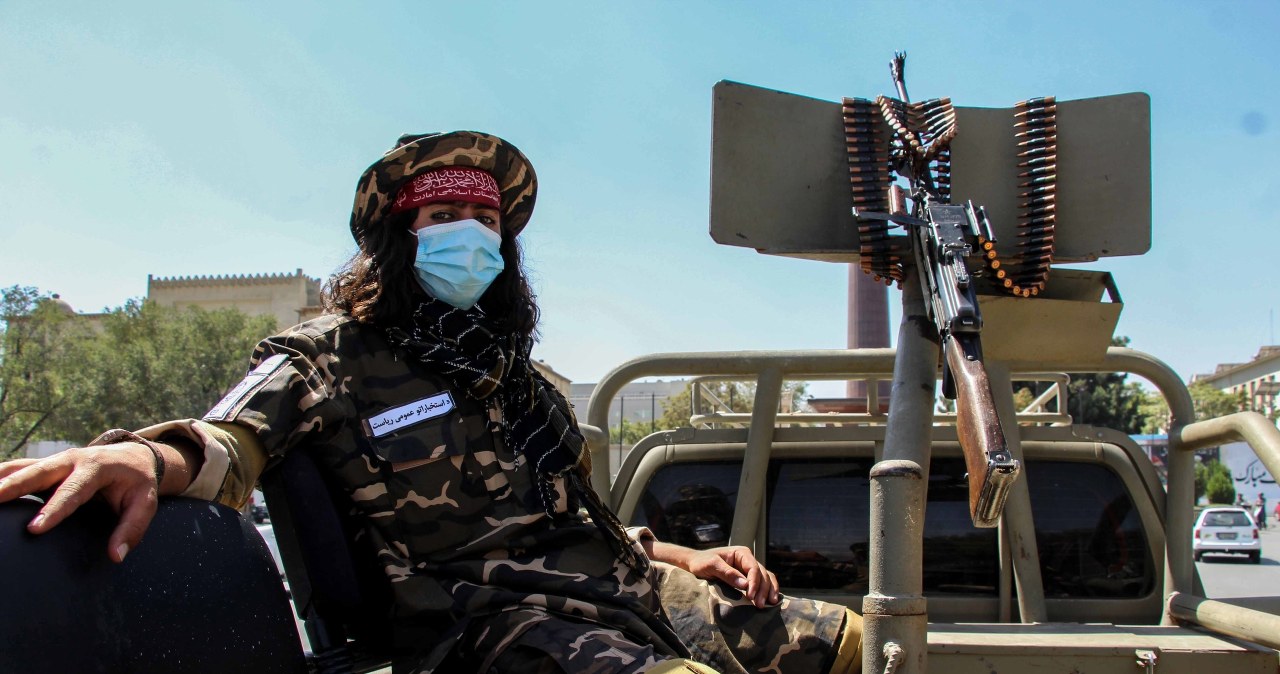 Talibowie zezwolili na wylot 200 Amerykanom. Co z setkami Afgańczyków?