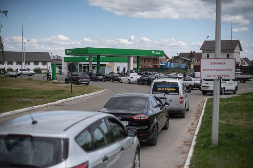 Tam gdzie paliwo jest, trzeba się liczyć z długimi kolejkami /Getty Images