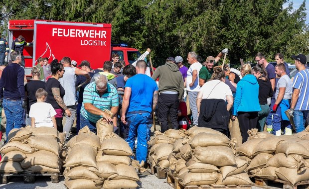 Tam kilkadziesiąt miejscowości nadal jest odciętych od świata, trwa ewakuacja 