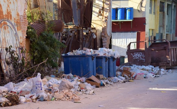 Tam nie ma żebraków, tylko "nielegalni uczestnicy recyklingu"