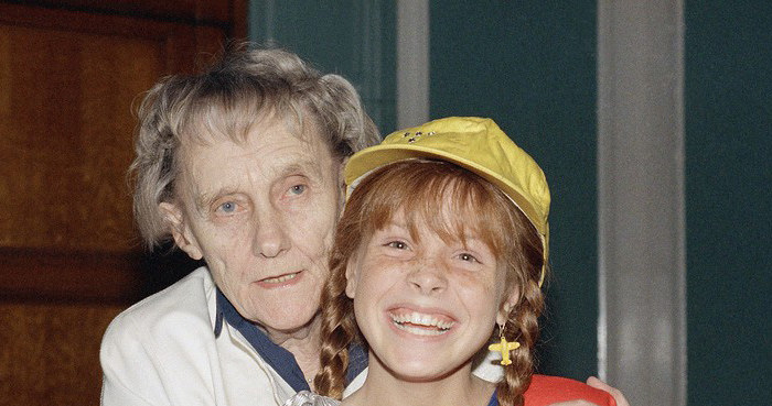 Tami Erin pozuje z Astrid Lindgren, 1986 r. /East News