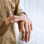 Tani i prosty domowy krem z olejkiem anyżowym to moje najnowsze odkrycie na zmarszczki. Wygładza jak drogi kosmetyk