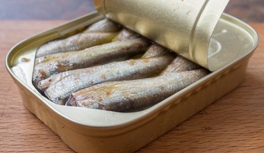 Tania ryba, która działa jak suplement. Jest lepsza niż kapsułki