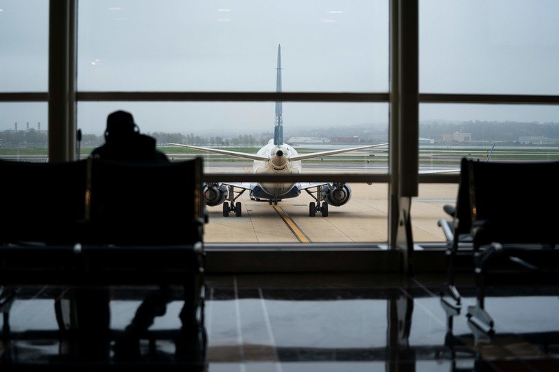 Tanie linie WizzAir niebawem mają latać z lotniska w Radomiu /AFP