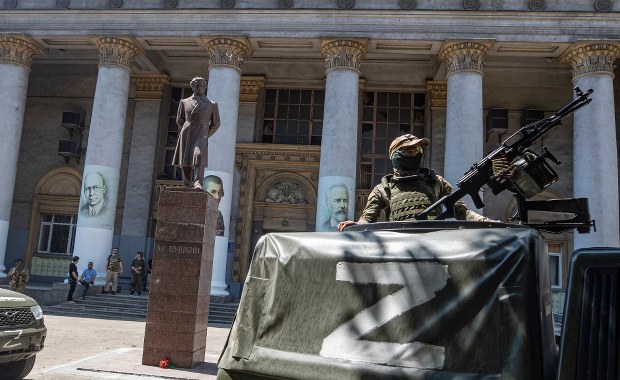 "Taniec na kościach". Rosjanie chcą otworzyć sezon w teatrze w Mariupolu
