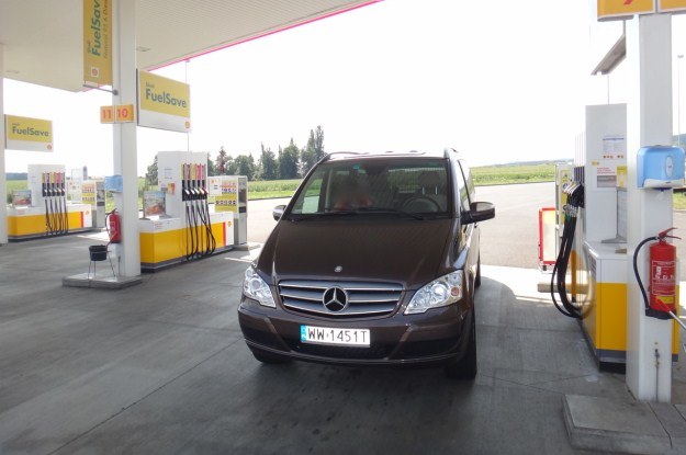 Tankowanie w Czechach. 36,90 korony (6,35 zł) za litr oleju napędowego to czyste zdzierstwo /INTERIA.PL