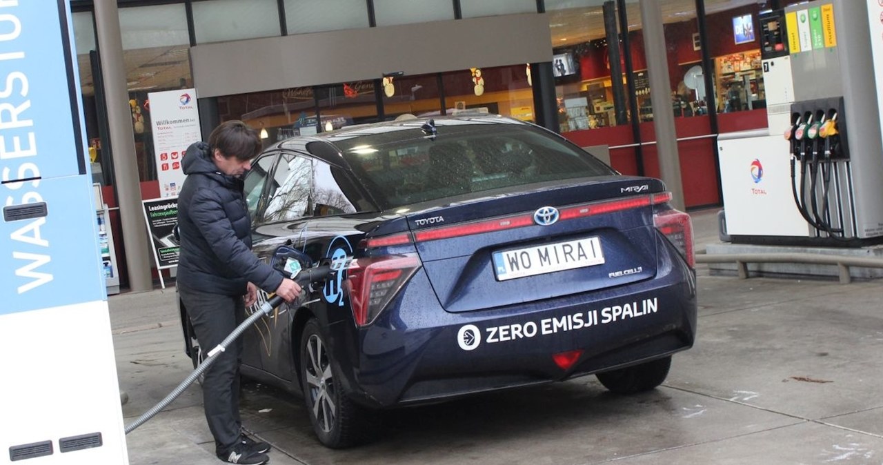 Tankowanie wodoru to Toyoty Mirai /Paweł Rygas /INTERIA.PL