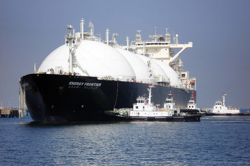 tankowiec LNG zacumowany w fabryce skroplonego gazu ziemnego (LNG) na wyspie Sachalin /AFP
