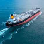 Tankowiec nagle zmienił kurs. Co się stało?