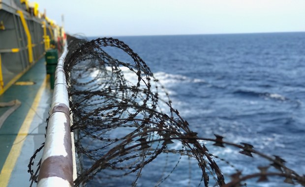 Tankowiec z Polakiem na pokładzie w rękach piratów. Los załogi niepewny