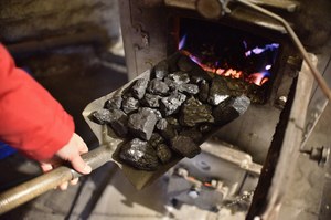 Tańszy węgiel dla mieszkańców. "Z około tysiącem gmin podpisano umowy"