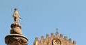Taormina, katedra z XII-XIII w. i fontanna Minotaura /Encyklopedia Internautica