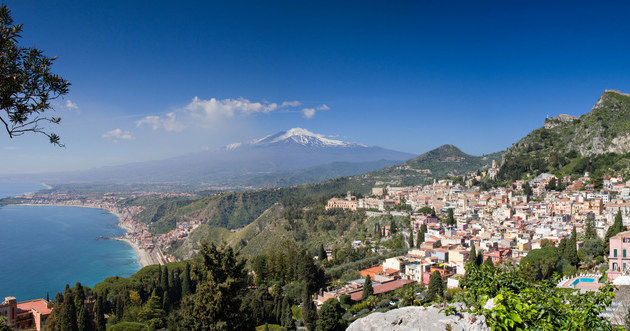 Taormina kusi pięknymi widokami /123RF/PICSEL