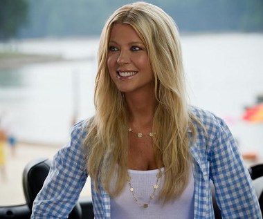 Tara Reid w scenie z filmu "American Pie: Zjazd absolwentów"