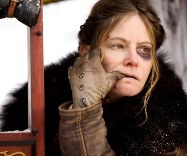 Tarantino przyznał, że podziwia role Jennifer Lawrence w filmach Davida O. Russella i że chętnie by ją zatrudnił, gdyby nie to, że jego bohaterka musiała być nieco starsza, by lepiej pasować do reszty obsady. Jennifer Jason Leigh ("Plac Waszyngtona", "Synekdocha, Nowy Jork"), która zagrała Daisy, świetnie się sprawdziła. To jej pierwsza rola u Tarantino.