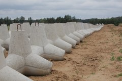 Tarcza Wschód rośnie na granicy z Rosją. Polscy saperzy budują nowoczesne umocnienia
