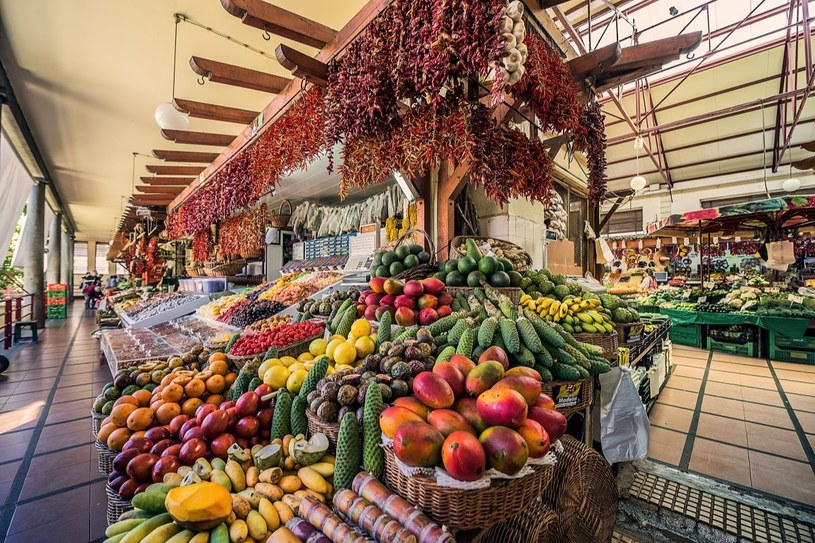 Targ owoców, warzyw, ryb i kwiatów przy Mercado dos Lavradores /materiały prasowe
