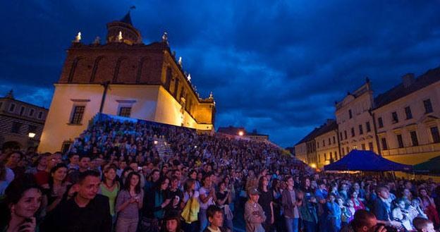 Tarnowski rynek jest pełen widzów podczas festiwalu /materiały prasowe