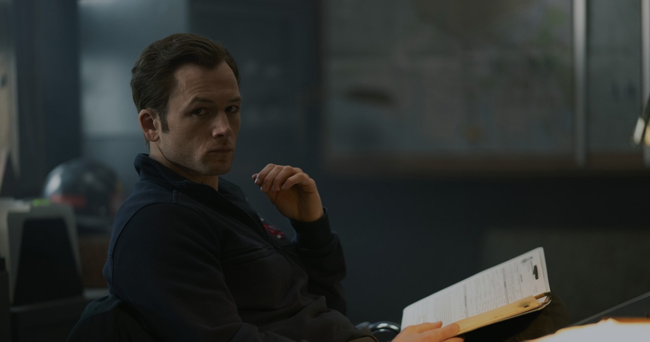 Taron Egerton w serialu "Dym" /Robert Falconer /materiały prasowe